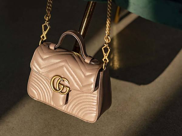 Chiêm bao thấy mua túi xách