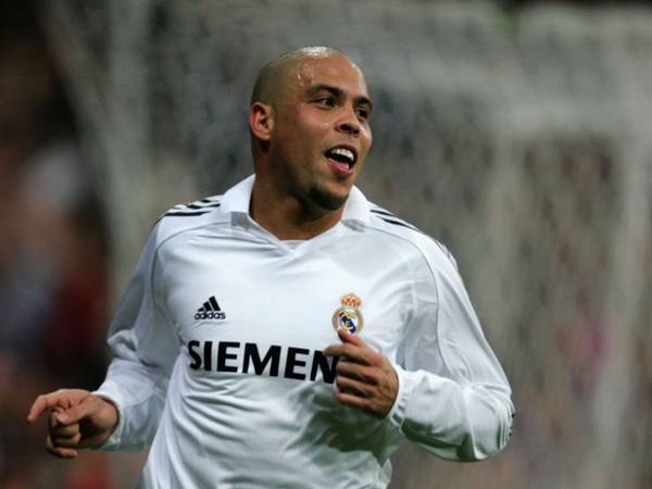 Ronaldo Nazário – liên tiếp gặp chấn thương đầu gối